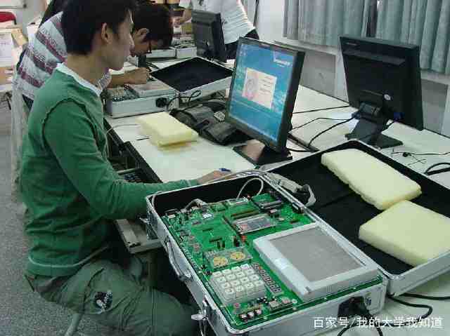大學里那些“痛并快樂著”的專業 5個看似苦逼但畢業薪酬高的選擇，計算機技術咨詢為你解析
